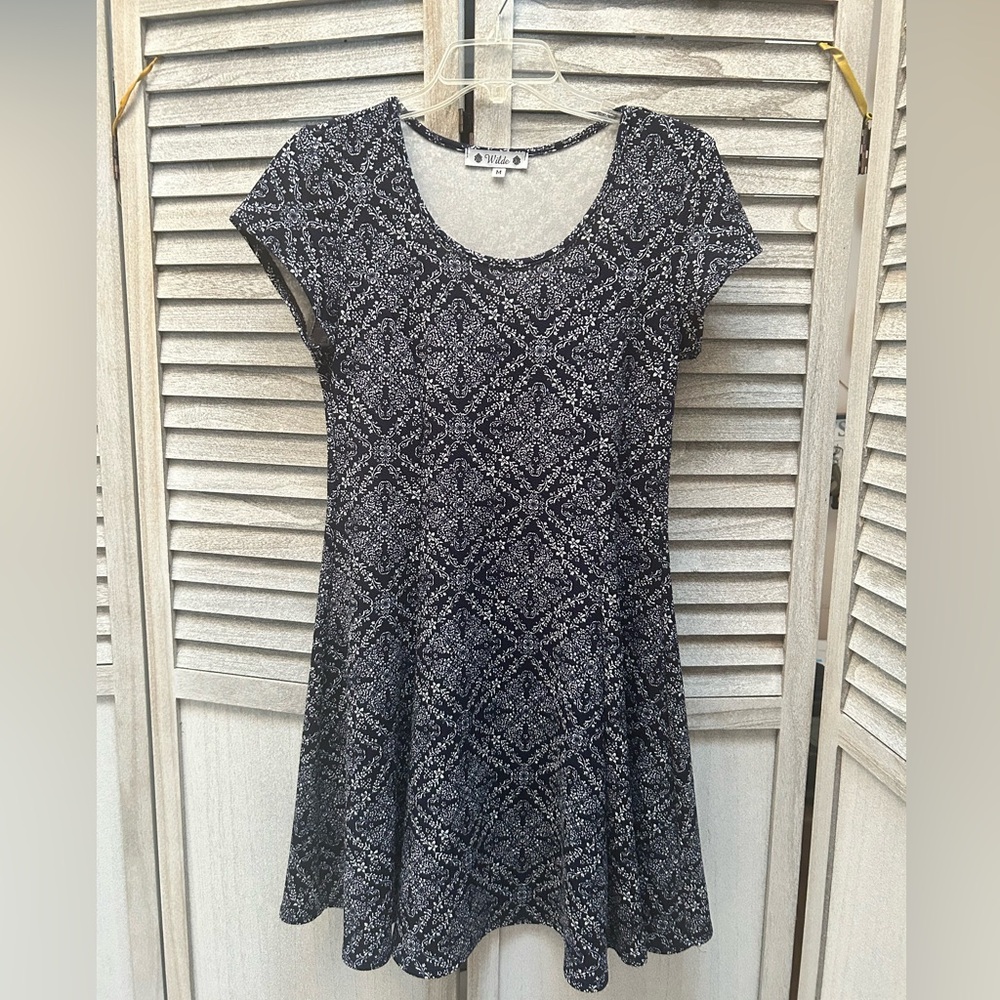 WILDE Navy Blue & White Boho Floral Design Flare Dress Woman’s Medium